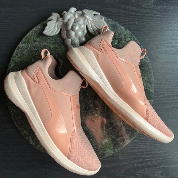 LAST CHANCE Baby Pink puma pull tab sneakers - Picture 2 of 5